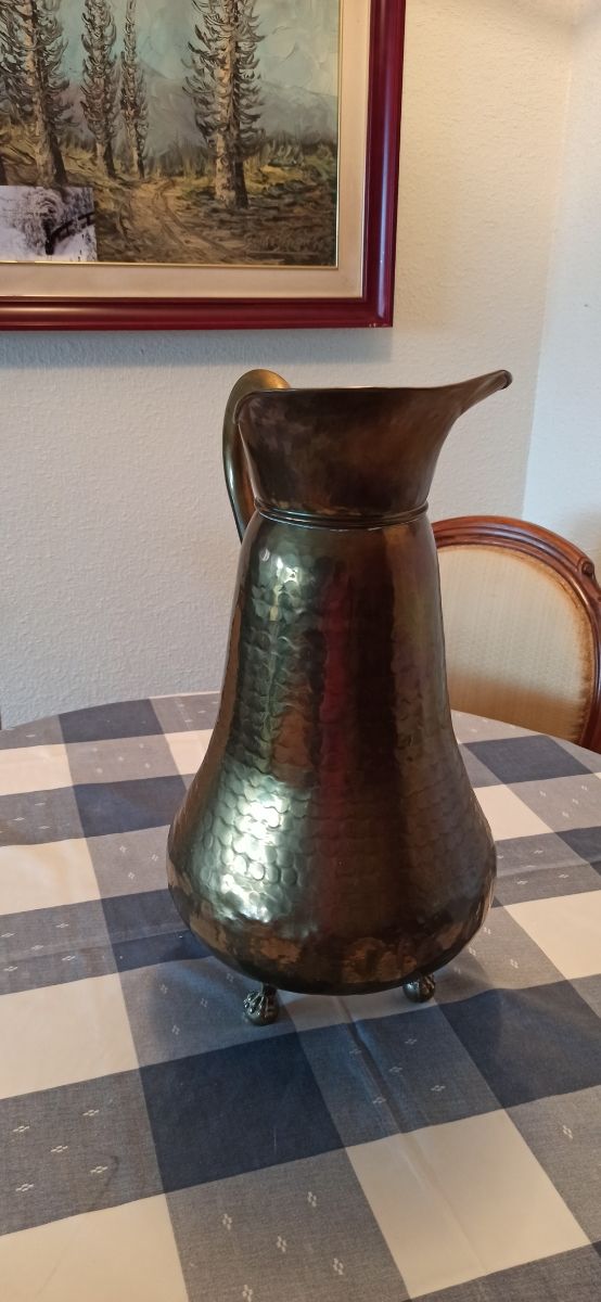 Jarrón de cobre hecho a mano