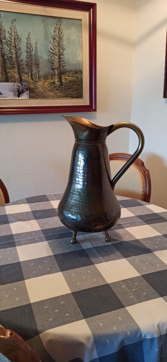 Jarrón de cobre hecho a mano