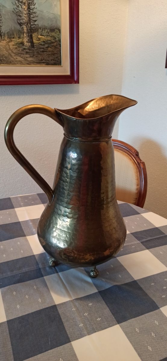 Jarrón de cobre hecho a mano