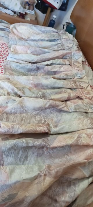 Colcha edredón y cortinas