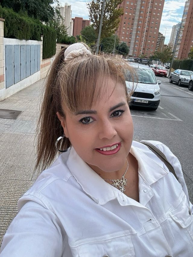 UÑAS Y PELUQUERIA A DOMICILIO