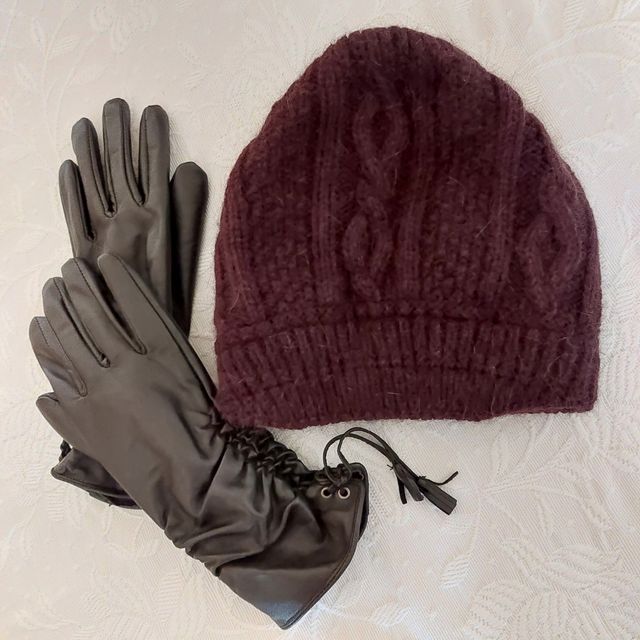 Pack guantes piel y gorro marrón oscuro