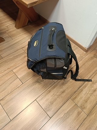 Mochila de viaje, con varios bolsillos