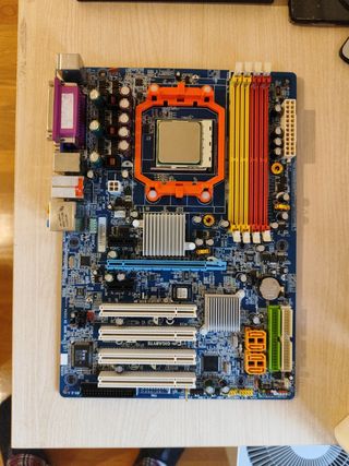 Placa GIGABYTE GA-M55plus-S3G + Athlon