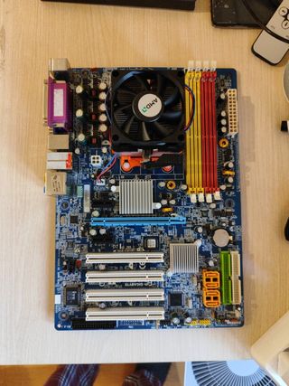 Placa GIGABYTE GA-M55plus-S3G + Athlon