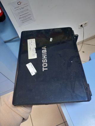 Portátil TOSHIBA Satellite U300-13H (ROTO)