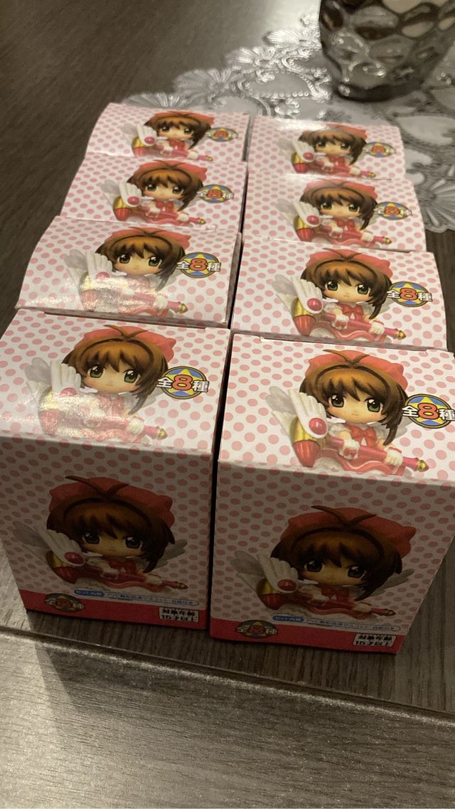 Coleccion de 8 Figuras Sakura en su caja