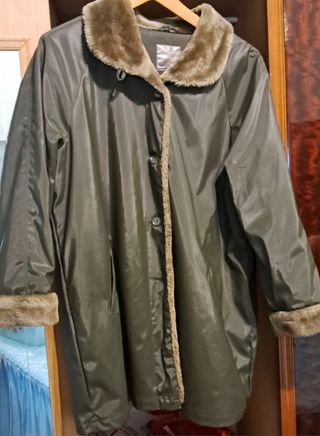 Impermeable mujer con piel. Talla L-XL