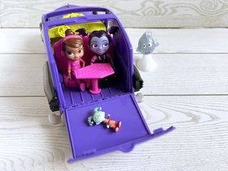 Vampirina Auto con luci e suoni + personaggi extra