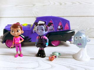 Vampirina Auto con luci e suoni + personaggi extra