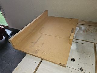 Sierra y fresadora de mesa