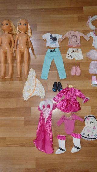 Lote ropa Nancy y muñecas