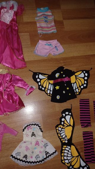 Lote ropa Nancy y muñecas