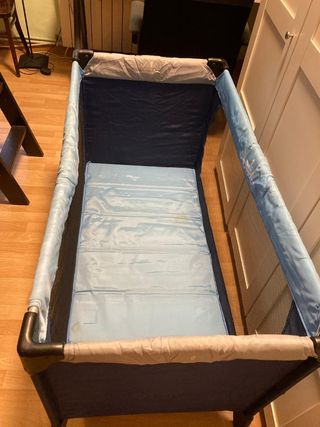 Llit de viatge. Cama de viaje