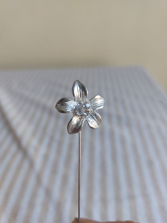 Alfiler de boda. Broche