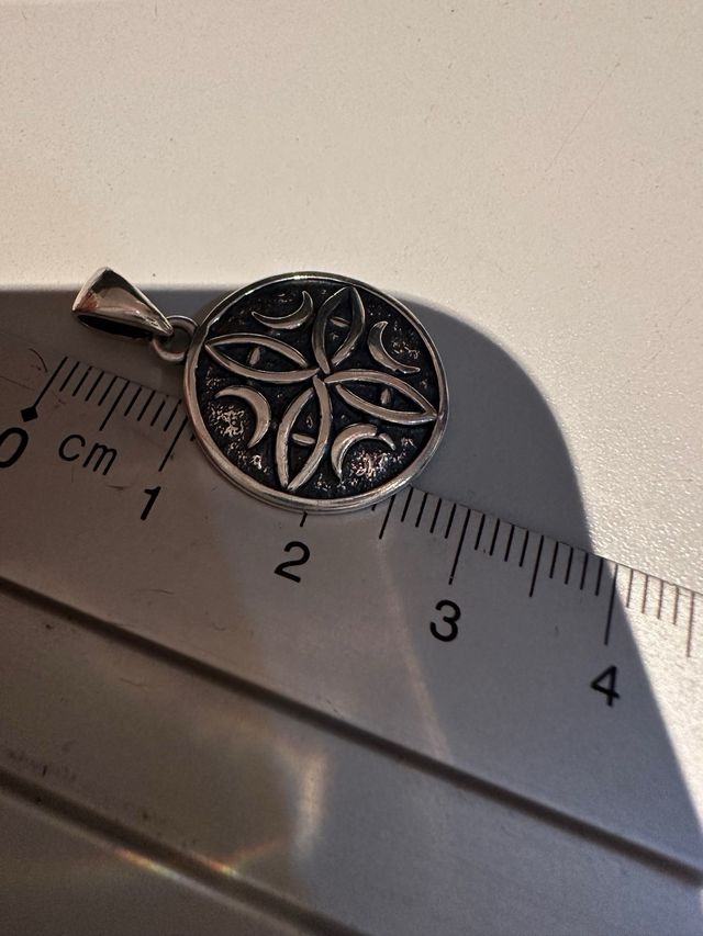 escudo de plata celta nudo de bruja