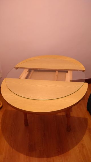 Mesa camilla redonda extensible acristalada.