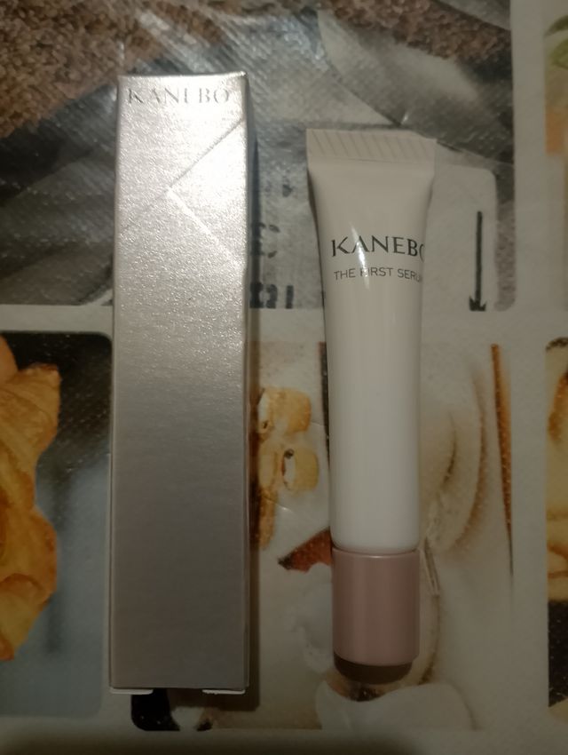 6 minitaglie di Kanebo The First Serum