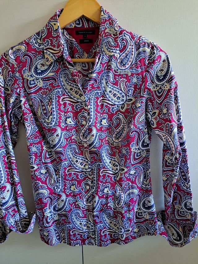 Blusa  estampada de mujer .