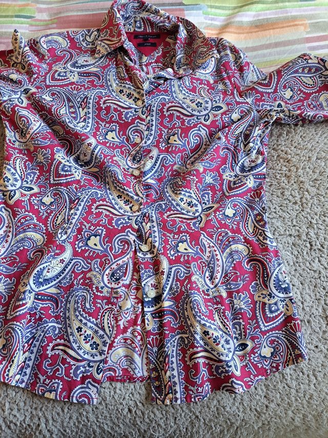 Blusa  estampada de mujer .