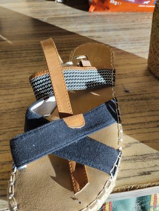 DOS PARES DE ZAPATOS NUEVOS