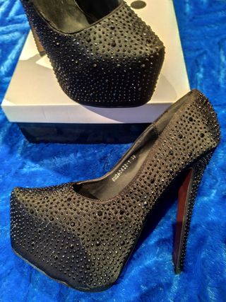 Zapatos tacón pedrería 