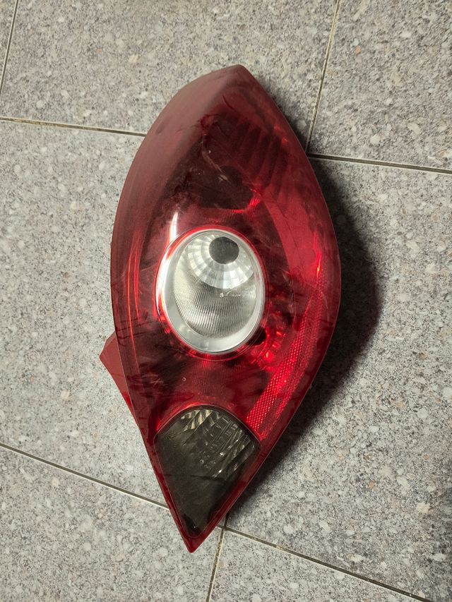 Piloto trasero derecho Opel corsa D