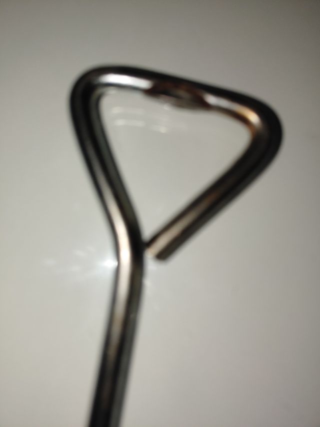 Abre latas antiguo y botellas.