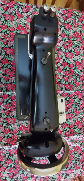 Máquina de coser antigua y REGALO.