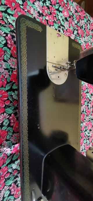 Máquina de coser antigua y REGALO.