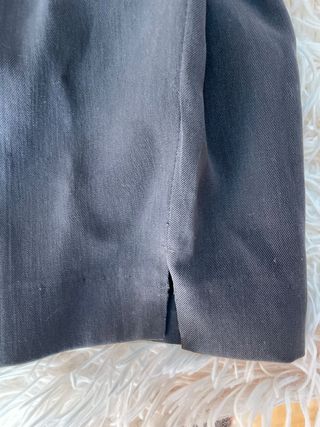 PANTALON DE TRAJE GRIS RECTO CON PINZAS