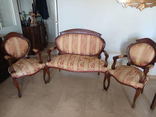 Conjunto sillas butacas isabelina clásicas y sofá