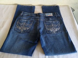 Pantalon vaquero con dibujo bordado