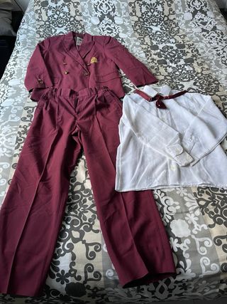 Traje de niño de comunion color burdeos 
