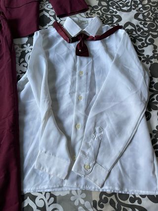 Traje de niño de comunion color burdeos 