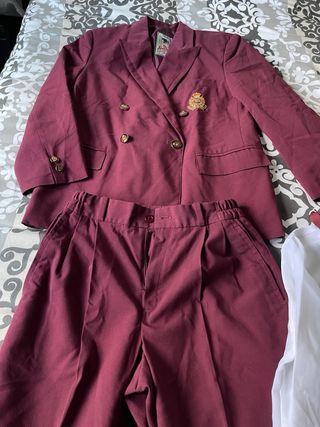 Traje de niño de comunion color burdeos 