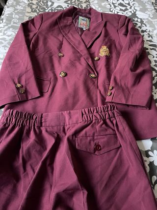 Traje de niño de comunion color burdeos 