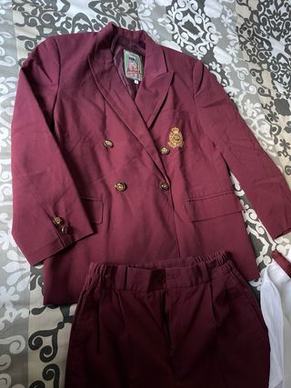 Traje de niño de comunion color burdeos 