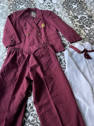 Traje de niño de comunion color burdeos 