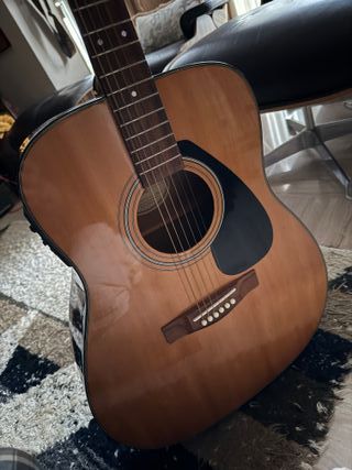 Guitarra electroacústica Yamaha F 340