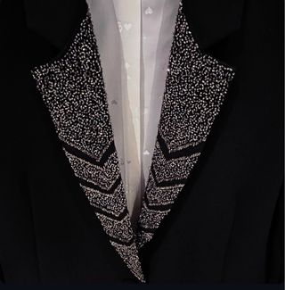 Blazer negra con pedrería de IKKS