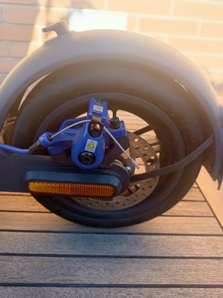 Patinete eléctrica Xiaomi y casco