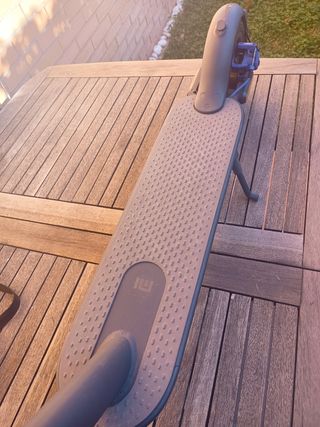 Patinete eléctrica Xiaomi y casco