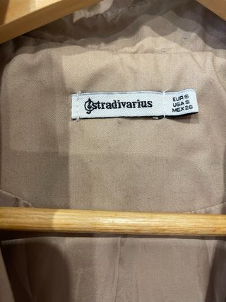 Gabardina Stradivarius talla S