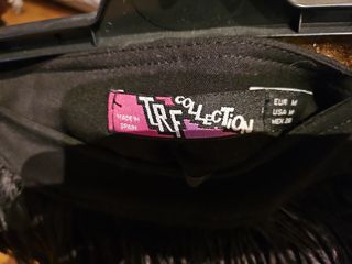 Falda de plumas negra