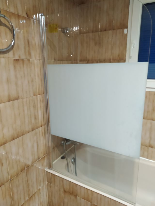 Mampara de baño abatible 