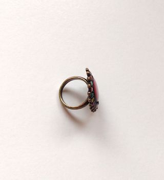 Anillo grande con óvalo multicolor