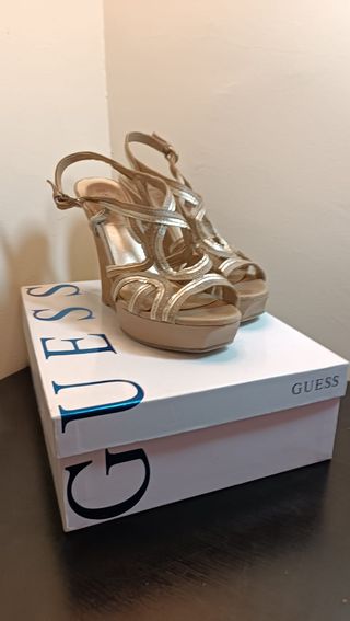 Zapato de tacón GUESS