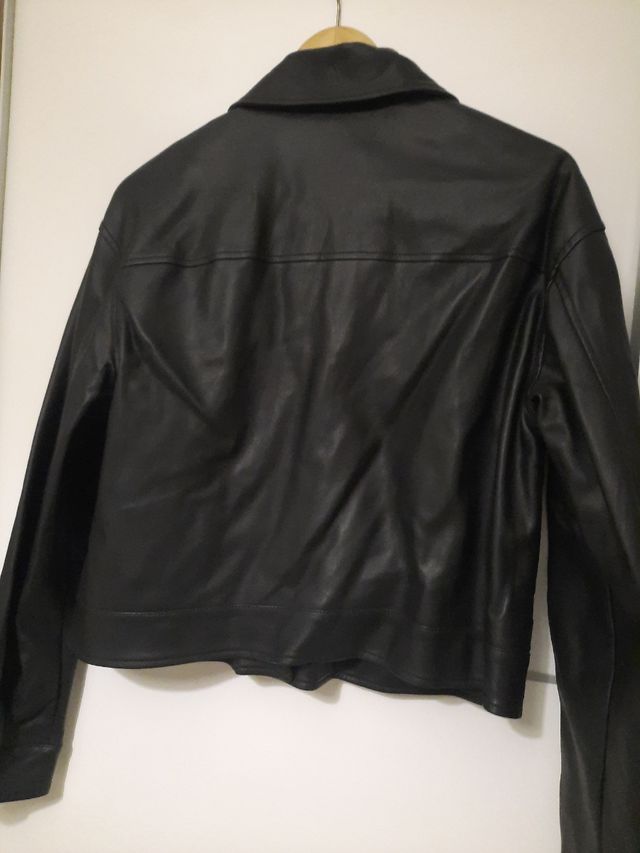 CHAQUETA CORTA POLIPIEL SIN USO COMO NUEVA