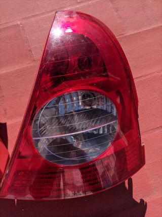 Pilotos traseros Clio 2